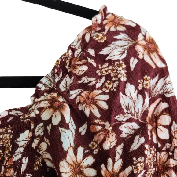 American Eagle Ruched Flutter Hem Off / On Shoulder Flowy Puff Sleeve Floral Top - Picture 4 of 9